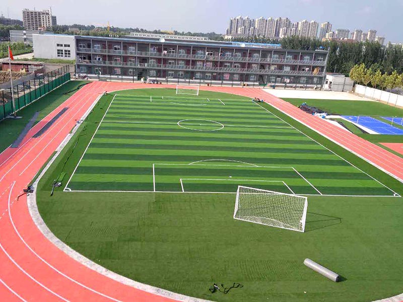 學校到底適合做哪種塑膠跑道材料？