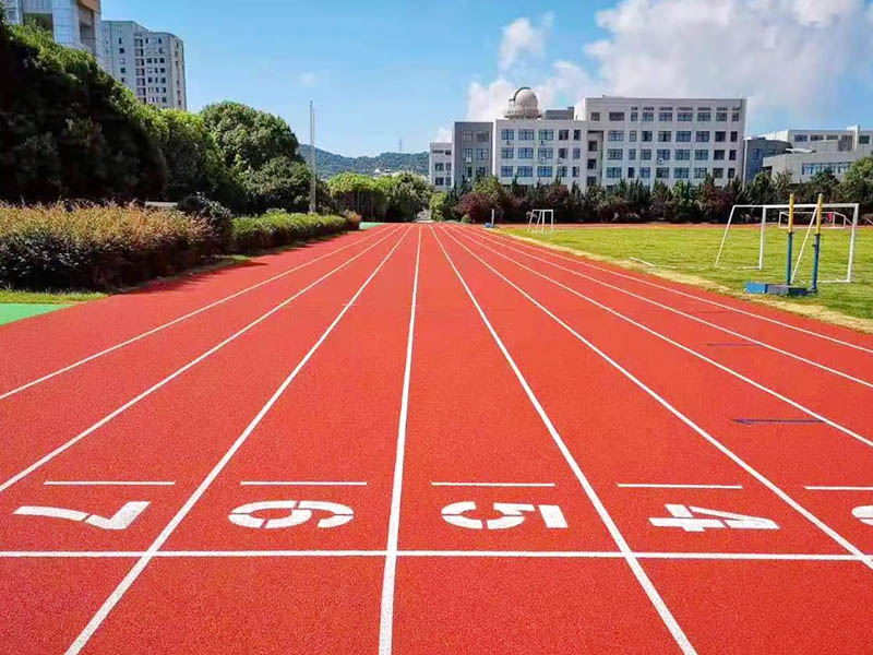 塑膠跑道要不要放坡？塑膠跑道坡度介紹！